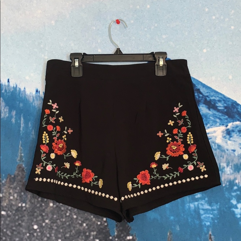 Lydelle // black shorts + floral design